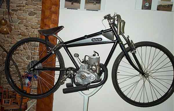 Moto Rovin 100cc des records du monde à moteur train et bi carbuteur.
